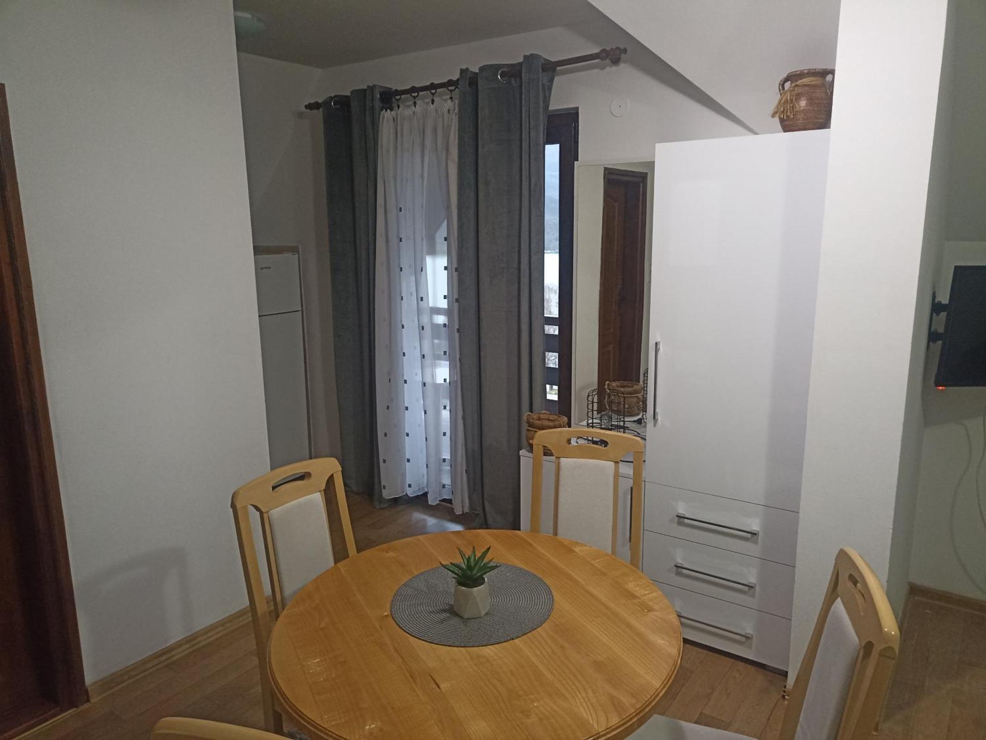 Vila Jezero Bajina Basta Rom bilde